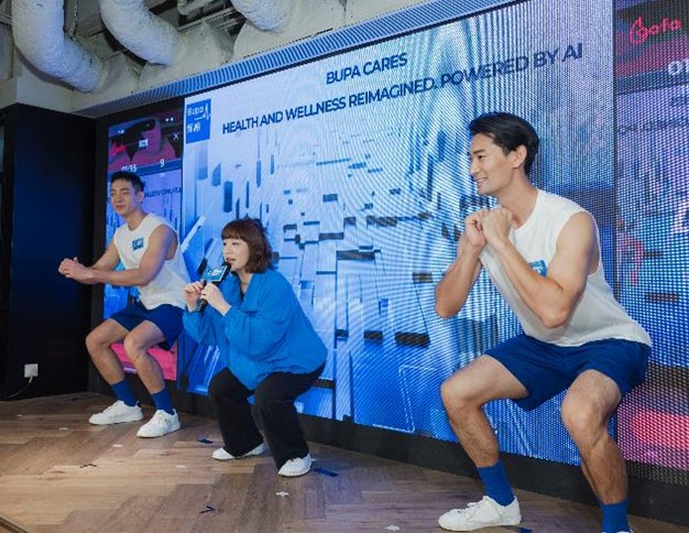 Bonnie Wong (Ah Jeng), a popular radio and television show host in Hong Kong got a first-hand experience in using the AI HealthShot facial screening, the AI Fit PT functions 